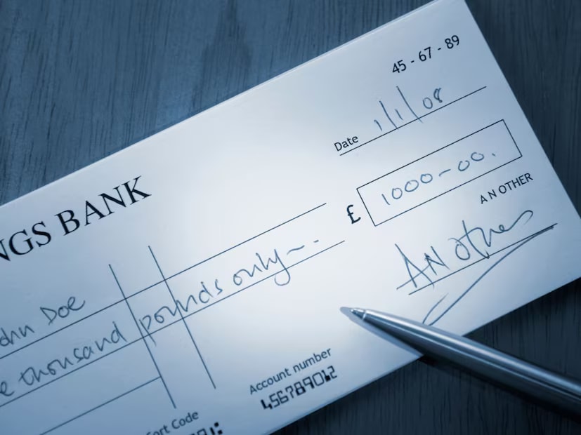 According to RBI regulations, a signature is necessary only on the back of bearer cheques. If a bearer cheque is deposited in someone else’s name, the bank collects the depositor’s signature for verification. In some cases, banks may also request a signature when the cheque is deposited in the account of the named individual, purely for record-keeping purposes. (News18 Telugu)