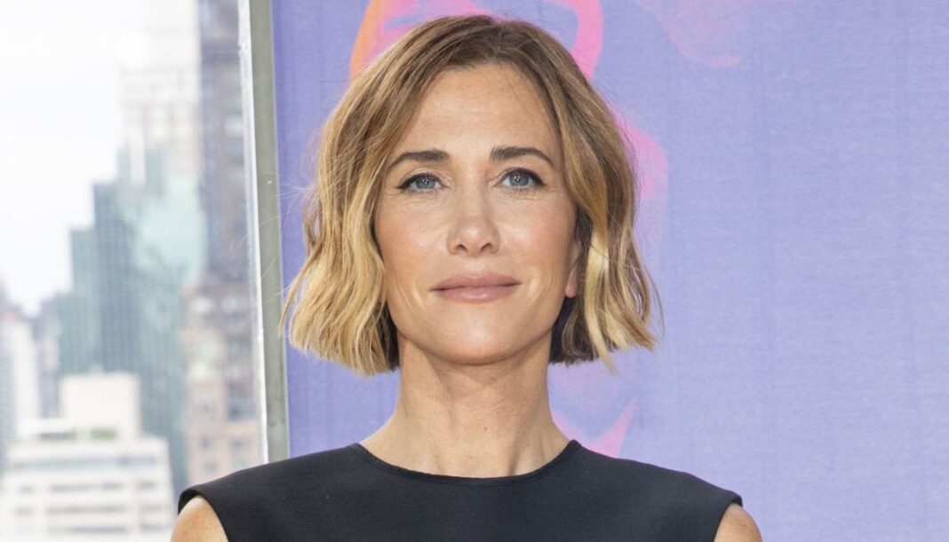 Kristen Wiig urges women to ‘make cool stuff’ as she accepts Icon Award