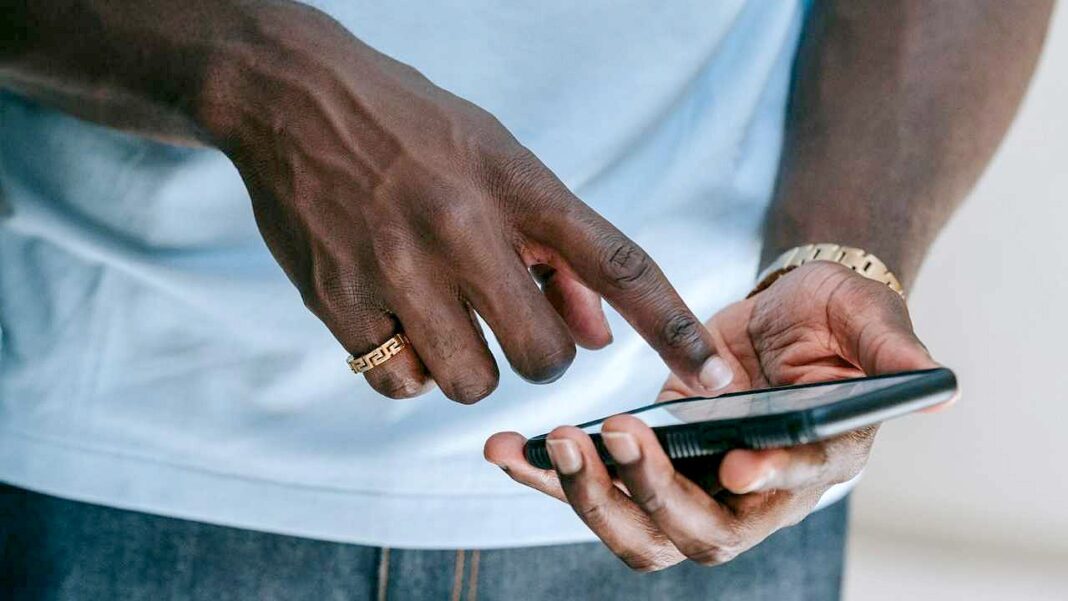 New flight cancellation scam spreads through fake airline text messages