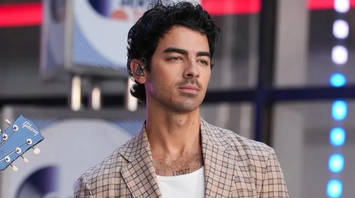 Joe Jonas turns parallel parking fail into comedy gold